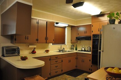 525 Camp St, Kilgore, TX 75662 - photo 6