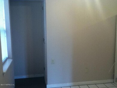 1817 Burkholder Cir E, Jacksonville, FL 32216 - photo 3