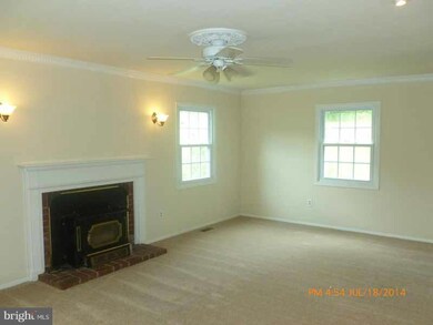 4913 Riverton Ln, Bowie, MD 20715 - photo 2