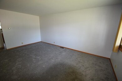 2613 E 26th St, Muncie, IN 47302 - photo 2