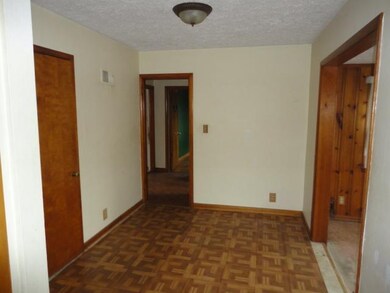 2923 W 12th St, Anderson, IN 46011 - photo 5