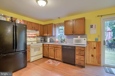 2005 Aspen Ln, Columbia, PA 17512 - photo 3