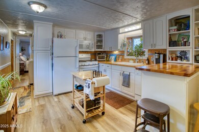 7 KITCHEN