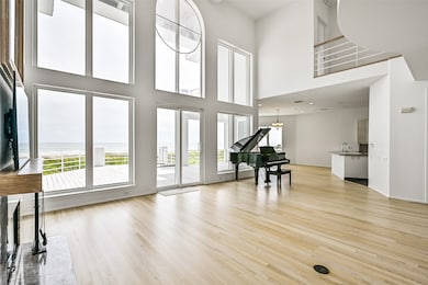 19039 Kahala Dr E, Galveston, TX 77554 - photo 4