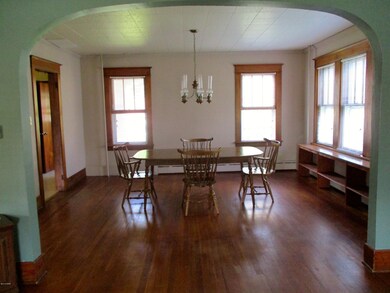 305 W Catharine St, Milford, PA 18337 - photo 3