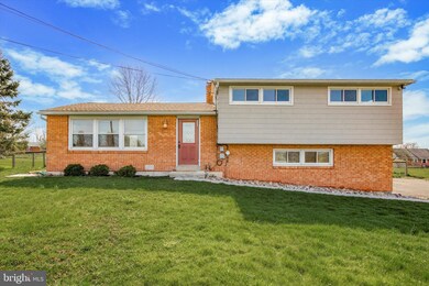 1570 Layfield Rd, Pennsburg, PA 18073 - photo 2