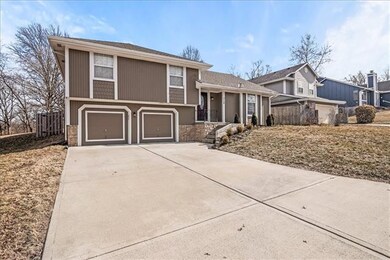 712 N 2nd St, Lansing, KS 66043 - photo 2