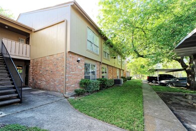 5661 Birchmont Dr unit D, Houston, TX 77091 - photo 2