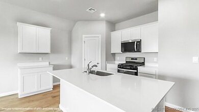 8521 E Dallas St, Broken Arrow, OK 74014 - photo 3