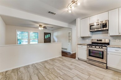 313 Harrison Ln, Hurst, TX 76053 - photo 5