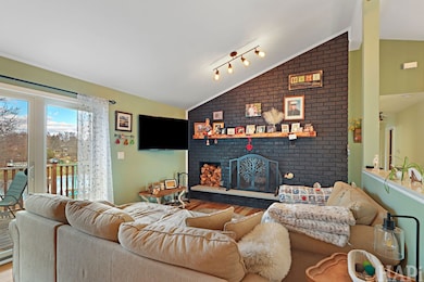 1512 W Oakleaf Dr, Johnsburg, IL 60051 - photo 5