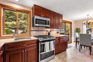 20 Lantern Ln, Burlington, MA 01803 - photo 6