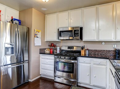 07_Kitchen 2 (small).jpg