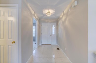 Light & bright entry way!