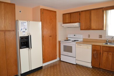 EAT IN KITCHEN