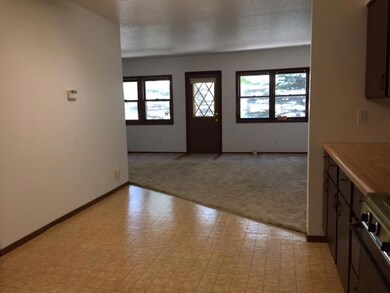 1014 Oak St, Grand Forks, ND 58201 - photo 2