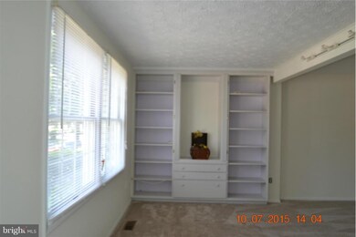 7985 Tyson Oaks Cir, Vienna, VA 22182 - photo 3