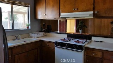 14273 Arrowhead Dr, Victorville, CA 92395 - photo 4