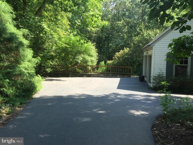 10523 Knollwood Dr, Manassas, VA 20111 - photo 4