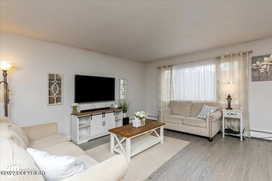03-Living Room 20220801-DW-1026