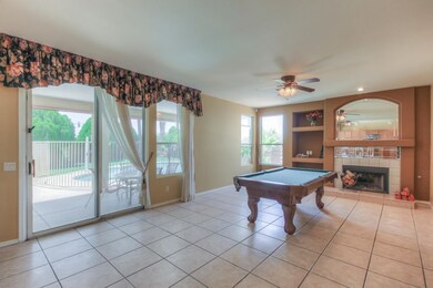 4 Family Room (1)