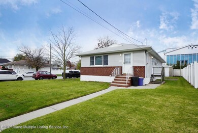 105 Riche Ave, Staten Island, NY 10314 - photo 4