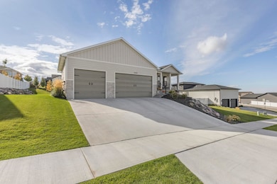 6482 E Crown Crescent, Ammon, ID 83406 - photo 3