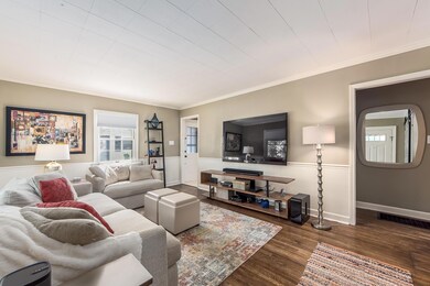 B FRONT ROOM