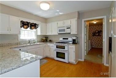 2033 Dichtl Ct, Naperville, IL 60565 - photo 3