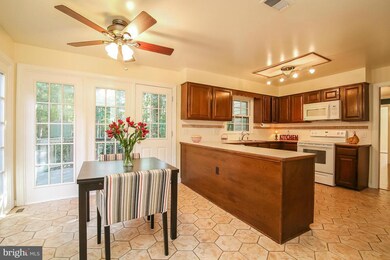 9706 Rolling Ridge Dr, Fairfax Station, VA 22039 - photo 2