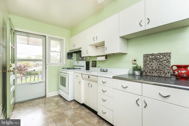 8633 Oakleigh Rd, Parkville, MD 21234 - photo 6