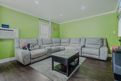 unlisted-address, Waukegan, IL 60085 - photo 3