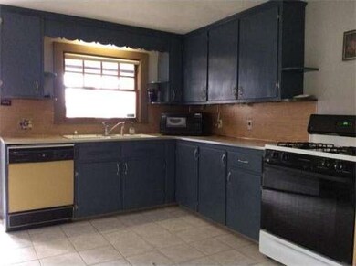 1214 Berkshire Ave, Indian Orchard, MA 01151 - photo 5