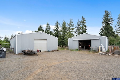 Barn and shop - fits 4 cars