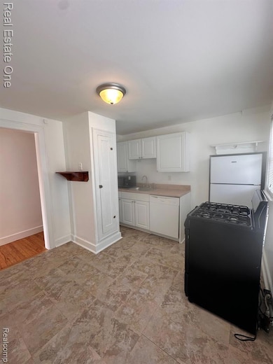 122 W Houstonia Ave, Royal Oak, MI 48073 - photo 4