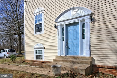 5712 Mason Bluff Dr, Burke, VA 22015 - photo 4