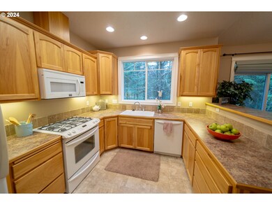 513 Juniper St, Lyons, OR 97358 - photo 6