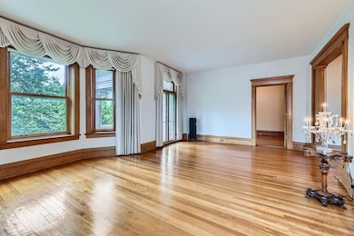Access to the veranda is through the double doors; the library (or 3rd bedroom) is to the right