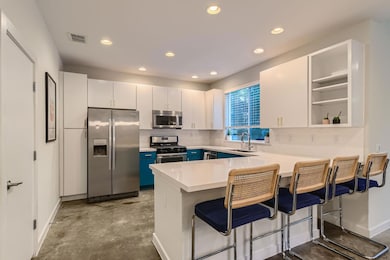 Kitchen with appliances with stainless steel fini
