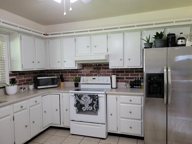 433 Zephyr Ave, Erie, PA 16505 - photo 5