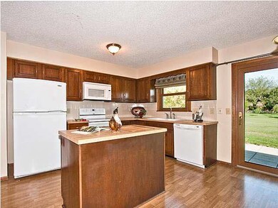 Love wide open kitchens? You will feel right at ho