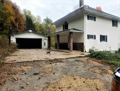 6243 Pikes Peak Rd, Lancaster, WI 53813 - photo 2