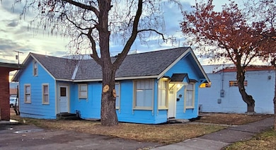 316 E Main St, Klamath Falls, OR 97601 - photo 2