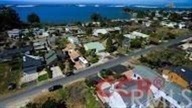 Short stroll to the bay and amenities of Baywood v