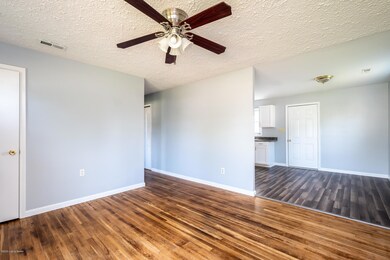 9107 New Maple Rd, Louisville, KY 40229 - photo 4