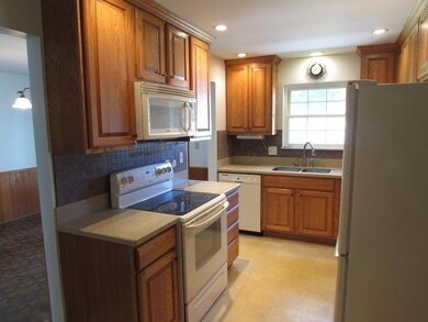 872 Cummington Rd, Columbus, OH 43213 - photo 4