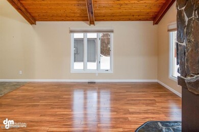 06-Living Room_DMD_7246