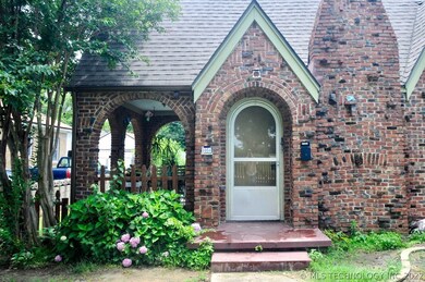 Covered side porch!