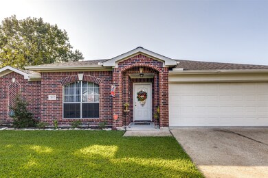 3207 Fox Run Dr, Alvin, TX 77511 - photo 2