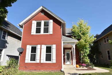 918 Cedar St, West Bend, WI 53095 - photo 2